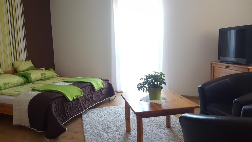 Topart Apartman Tapolca Eksteriør billede